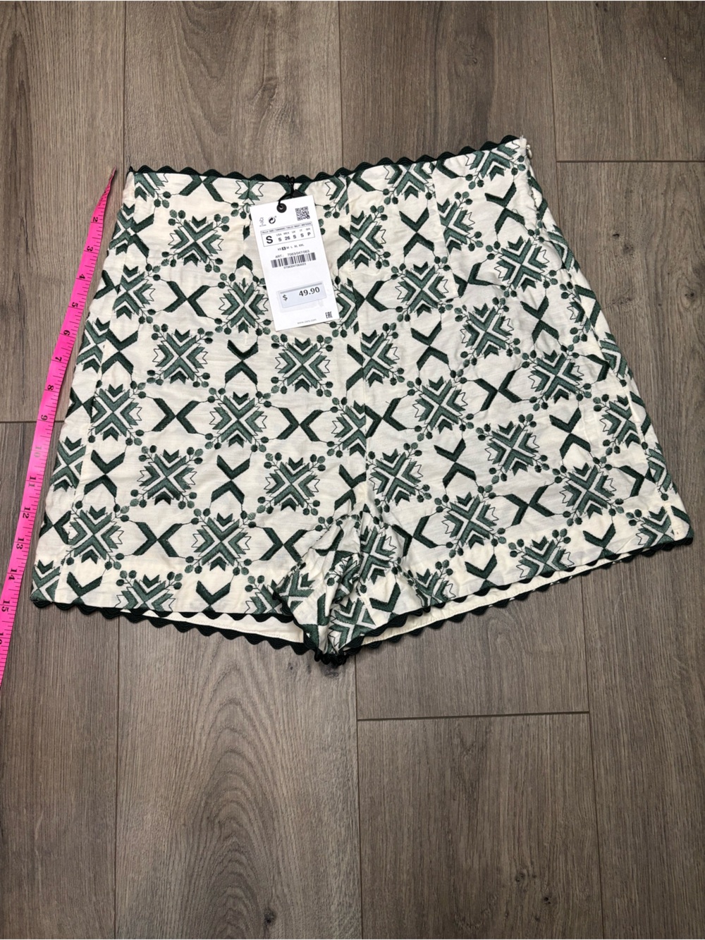 Zara Cream Shorts with Green Geometric Print
